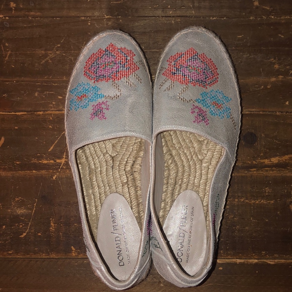 Donald Pliner leather flower stitched Espadrilles Brand new